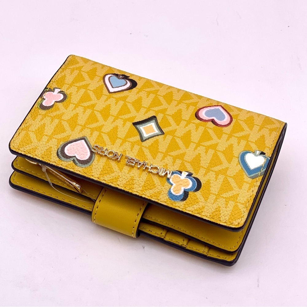 Michael Kors Jet Set Medium Printed Signature
Logo Wallet - Picture 12 of 15